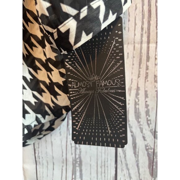 Almost NWT Famous Stunning Black & White Sheer Slipover Top Blouse Size XL - Picture 9 of 10